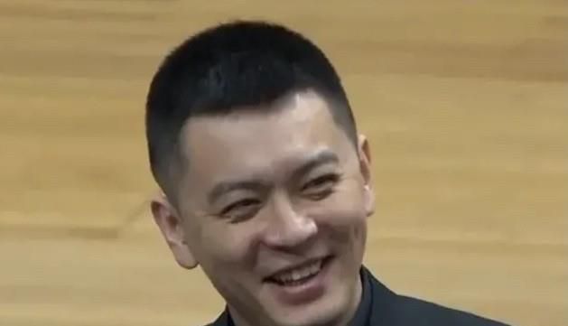 该杂志刊登黑白的半棵体女性照片，旁边还附有阿克曼那些科幻文学作家朋友的文章，以及阿克曼从自己大量的幻想电影剧照中挑选出来的人物图像。